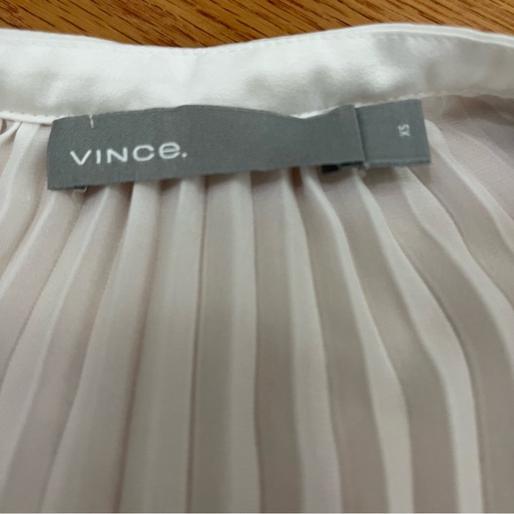 Vince Chevron Pleated Blouse Optic White - Picture 7 of 12